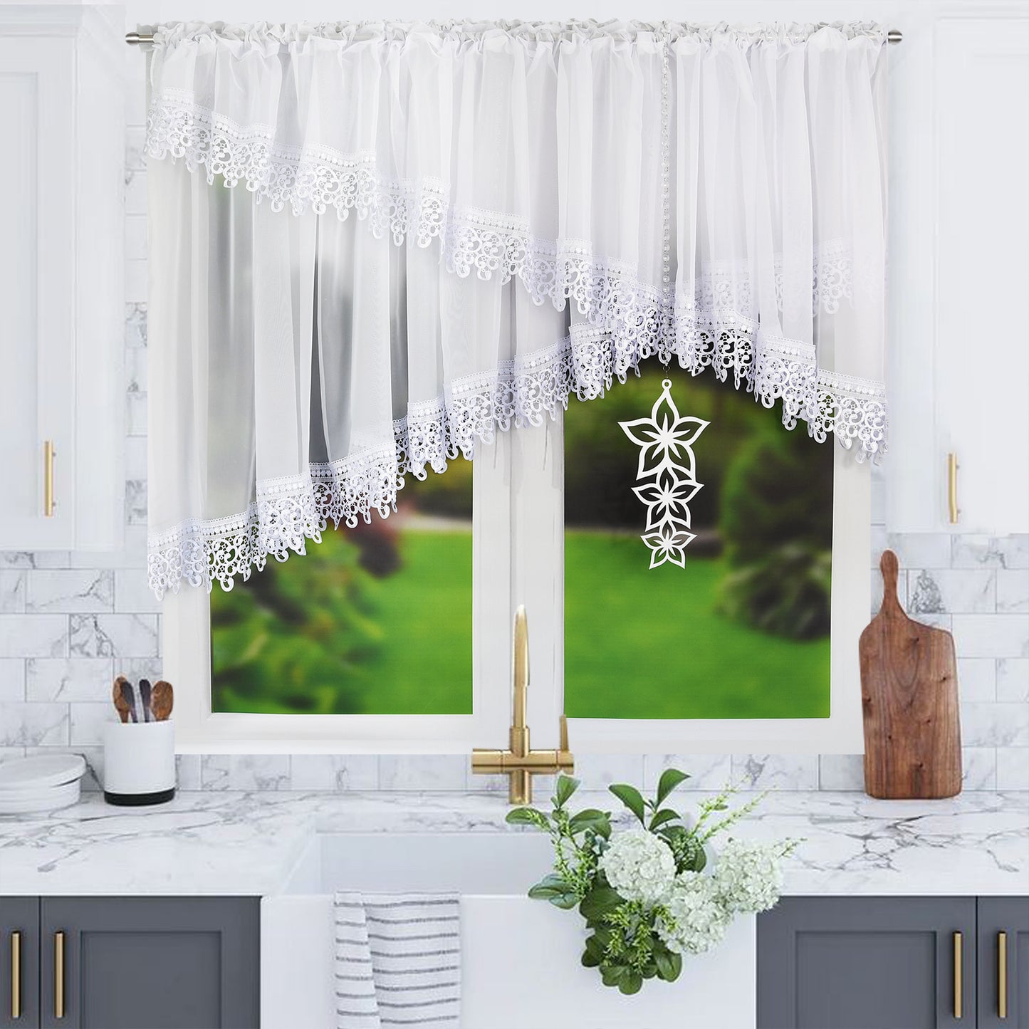 VILIA - set of two white curtains with beads and a flower-shaped pendant image 2