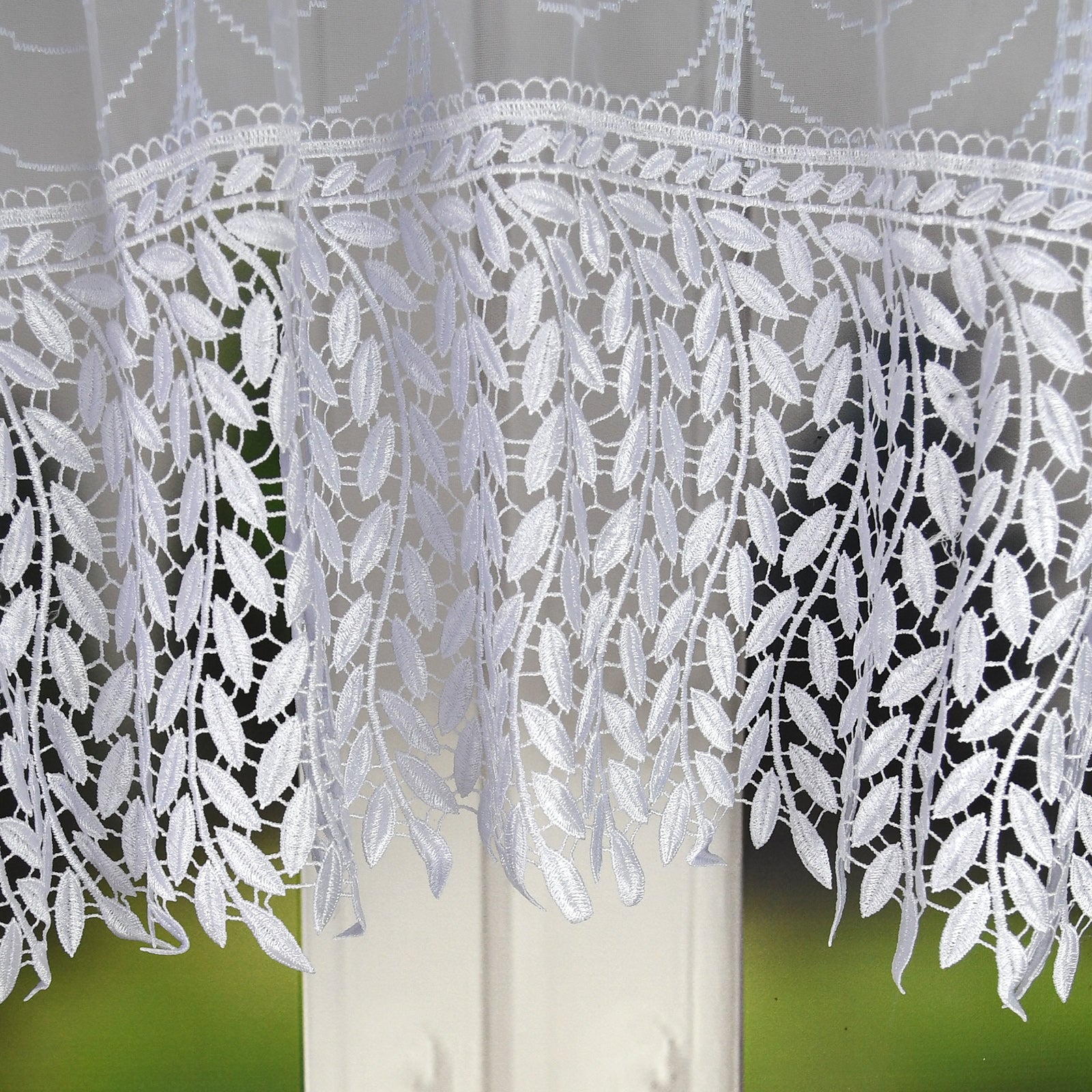 MILIA -  white curtains with beads and a flower-shaped pendant image 2